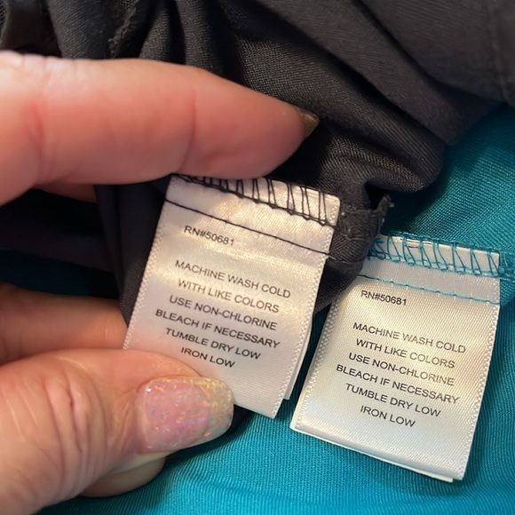 Men’s Grey’s Anatomy two size extra large scrub tops - Picture 7 of 9